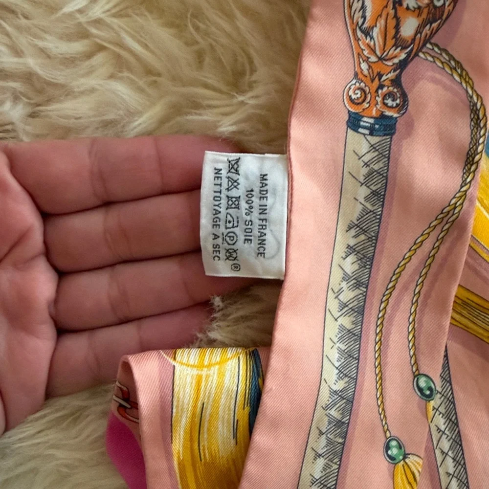 Hermes silk Twilly
Full set - Picture 3 of 5